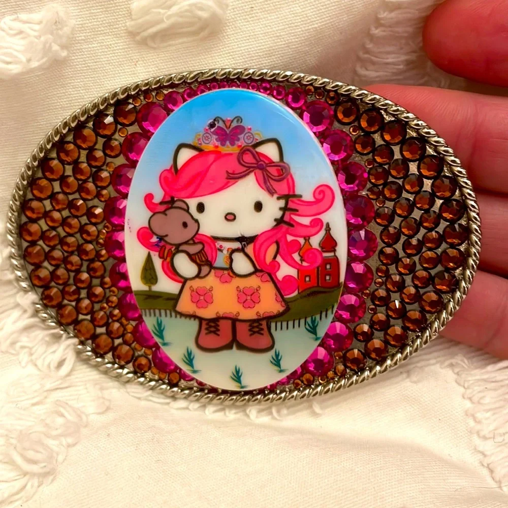 Vintage Tarina Tarantino Pink Head Hello Kitty Swarovski rhinestone belt buckle - Picture 3 of 12